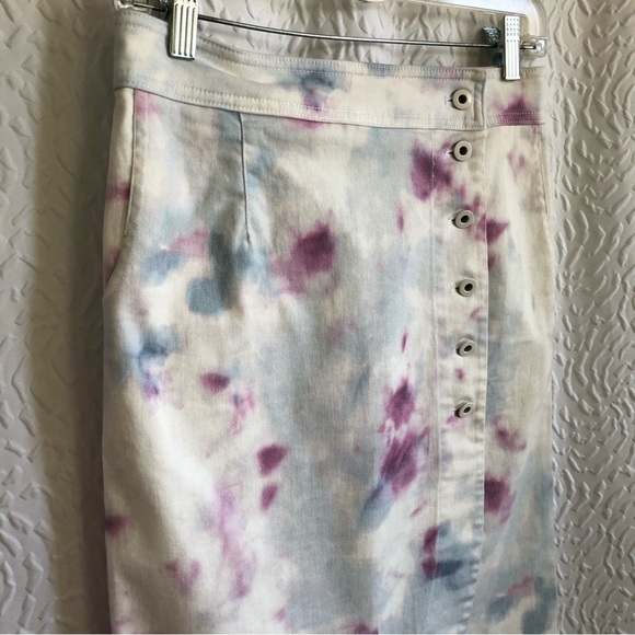 Anthropologie Kimmie Tie-Dye Tulip Denim Wrap Closure Button-Up Skirt - Picture 7 of 16